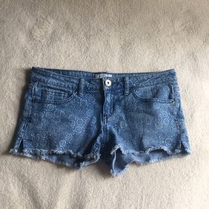 White Flower Pattern Short Denim Shorts